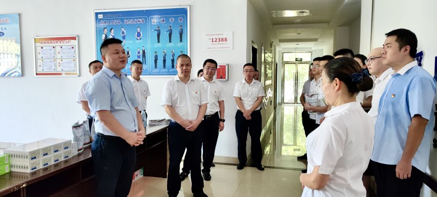 BEVITOR·伟德国际集团党委副书记、董事赵根赴南渝绵南公司开展2022年“夏送清凉”慰问、专题宣讲暨调研座谈会 (1).jpg