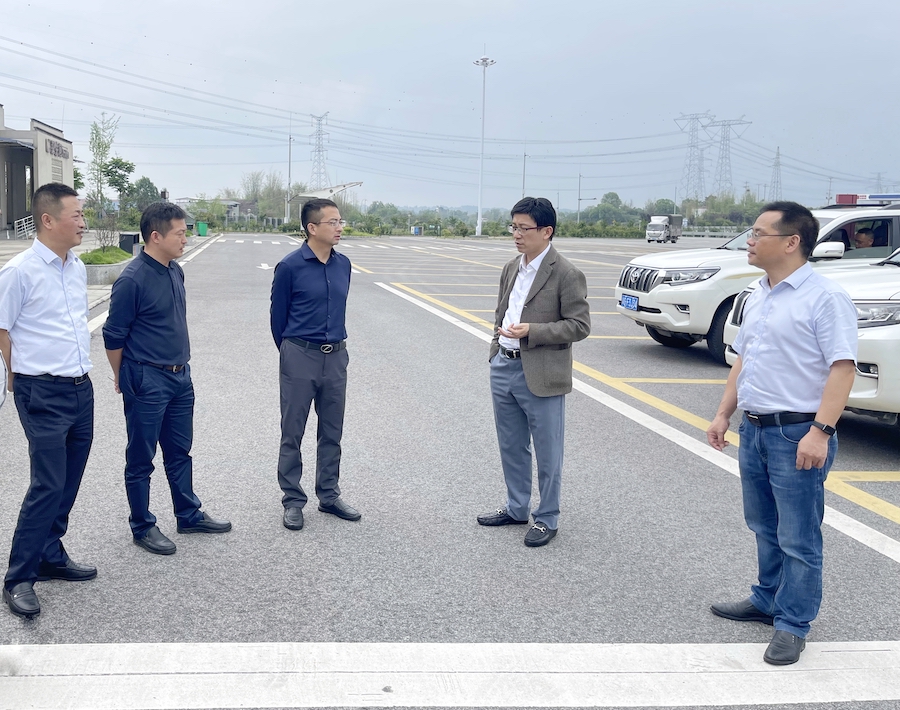 1685111731423454.jpg BEVITOR·伟德国际集团副总经理徐华率队到泸渝泸永公司开展汛期地质灾害专项检查 (1).jpg