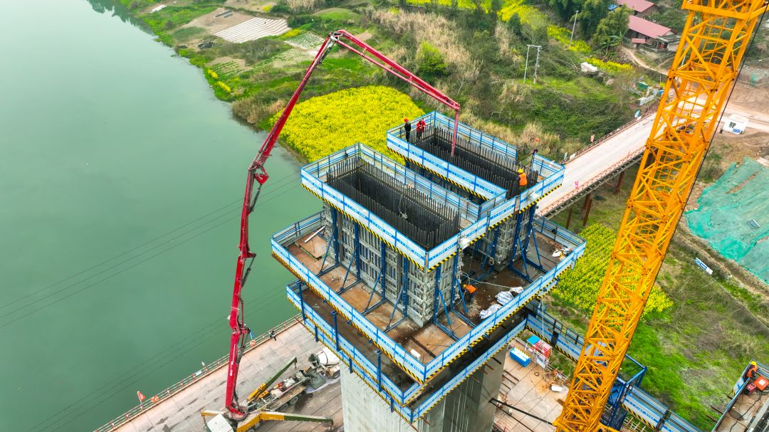 1710302418613139.jpg 20240305-浇筑过程.jpg